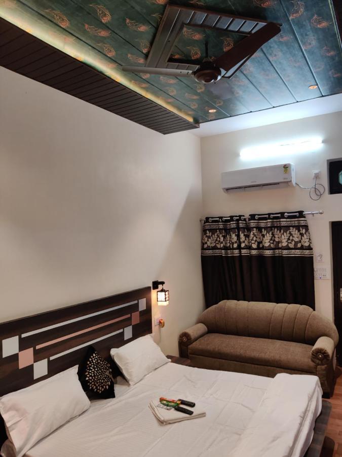 Keshav Hotel Farrukhabad Exterior foto